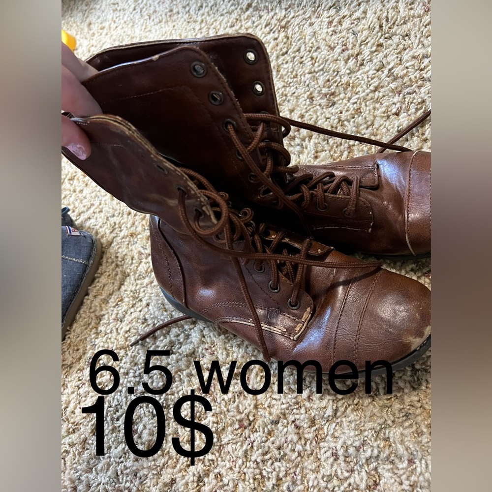 Combat boots